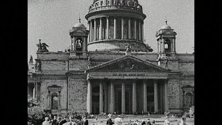 Link to Video | Soviet Union, big city, 1936, Leningrad, cityscape, city, tourist attraction, Saint Petersburg, black and white
