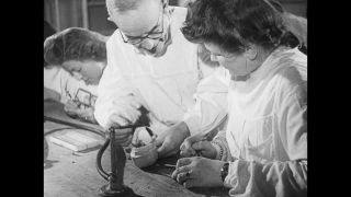 Link to Video | social equality, Gleichstellung, job training, vocational school, emancipation, woman, Arbeitswelt im Wandel – wie muss der Sozialstaat reformiert werden?, Arbeitsbedingung, women in the workforce