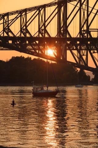 Link to Photo | color, North America