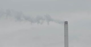 Link zum Video | emission, Dampfschwaden, Nordrhein-Westfalen, Rauch, Luftverschmutzung, Ruhrgebiet, Kraftwerk, Schornstein, Deutschland, Kohlenstoffdioxid, Farbe, 4K, 2017, Mitteleuropa, Europa, Industrie, Bewölkung