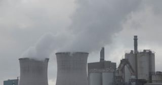 Link zum Video | emission, Dampfschwaden, Nordrhein-Westfalen, Rauch, Luftverschmutzung, Ruhrgebiet, Kraftwerk, Schornstein, Deutschland, Kohlenstoffdioxid, Farbe, 4K, 2017, Mitteleuropa, Europa, Industrie, Bewölkung