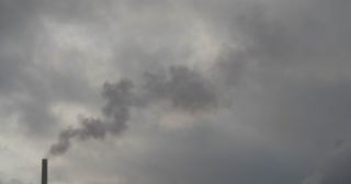 Link zum Video | emission, Dampfschwaden, Nordrhein-Westfalen, Rauch, Luftverschmutzung, Ruhrgebiet, Kraftwerk, Schornstein, Deutschland, Kohlenstoffdioxid, Farbe, 4K, 2017, Mitteleuropa, Europa, Industrie, Bewölkung