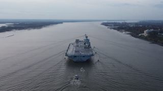 Link to Video | Hamburg, ship, November, HMS Queen Elizabeth, big city, aircraft carrier, color, 4K resolution, high-angle shot, aerial shot, 2024, German Navy, Hanseatic city