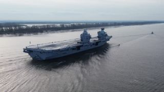 Link to Video | Hamburg, ship, November, HMS Queen Elizabeth, big city, aircraft carrier, color, 4K resolution, high-angle shot, aerial shot, 2024, German Navy, Hanseatic city