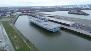 Link to Video | Hamburg, ship, November, HMS Queen Elizabeth, big city, aircraft carrier, color, 4K resolution, high-angle shot, aerial shot, 2024, German Navy, Hanseatic city
