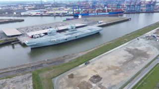 Link to Video | Hamburg, ship, November, HMS Queen Elizabeth, big city, aircraft carrier, color, 4K resolution, high-angle shot, aerial shot, 2024, German Navy, Hanseatic city