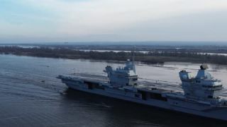 Link to Video | Hamburg, ship, November, HMS Queen Elizabeth, big city, aircraft carrier, color, 4K resolution, high-angle shot, aerial shot, 2024, German Navy, Hanseatic city