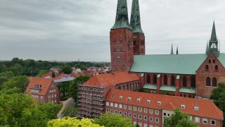 Link to Video | Schleswig-Holstein, November, autumn, big city, Germany, color, 4K resolution, Lübeck, Europe, aerial shot, 2024, city, Hanseatic city, cloud cover