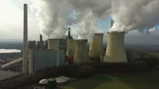 Link zum Video | Nordrhein-Westfalen, Energiewesen, Energieversorgung, Energieversorgungsunternehmen, RWE Power, Kraftwerk, Deutschland, Umweltproblem, Rheinisches Braunkohlerevier, Wirtschaftszweig, Grevenbroich, energy generating station, Umweltverschmutzung, Rhein-Kreis Neuss
