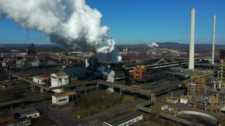 Link to Video | bird's-eye view, Saarland, smoke, Dillingen/Saar, steel mill, ferrous metallurgy, aerial shot, steelmaking, sky, industrial plant, Schornstein, Saarlouis, industrial sector, Dillinger Hütte
