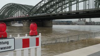 Link zum Video | Bundeswasserstraße, Nordrhein-Westfalen, Wasserstraße, Deutschland, Westeuropa, Mitteleuropa, Flut, Köln, Fluss, Europa, Strom, Rhein, Naturkatastrophe, Hochwasser