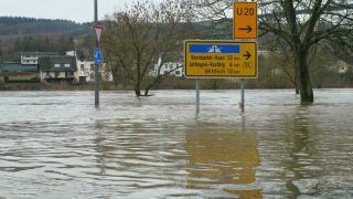 Link zum Video | Rheinland-Pfalz, Naturerscheinung, Mosel, Deutschland, überflutetes Dorf, Wasser, Flut, Mittelmosel, Fluss, Naturkraft, Naturkatastrophe, Hochwasser