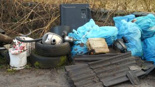 Link zum Video | Umweltverschmutzung, Farbe, Fluss, Abfall, 2021