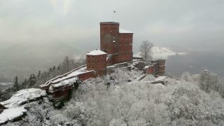 Link to Video | Rhineland-Palatinate, tourist destination, winter, Germany, Annweiler am Trifels, Pfalz, aerial shot, tourist attraction, Palatinate Forest, snow