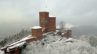 Link zum Video | Rheinland-Pfalz, Tourismusziel, Winter, Deutschland, Annweiler am Trifels, Pfalz, Luftaufnahme, Sehenswürdigkeit, Pfälzerwald, Schnee