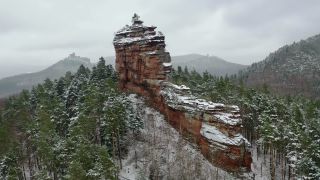 Link to Video | Rhineland-Palatinate, tourist destination, winter, Germany, Annweiler am Trifels, Pfalz, aerial shot, tourist attraction, Palatinate Forest, snow