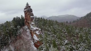 Link zum Video | Rheinland-Pfalz, Tourismusziel, Winter, Deutschland, Annweiler am Trifels, Pfalz, Luftaufnahme, Sehenswürdigkeit, Pfälzerwald, Schnee