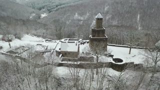 Link zum Video | Burg Grimburg, Kulturdenkmal in Deutschland, Winter, Burgruine, Deutschland, Burg, Hunsrück, Luftaufnahme, Grimburg, Schnee, Landkreis Trier-Saarburg