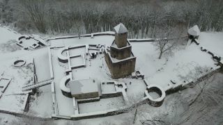 Link to Video | Burg Grimburg, cultural heritage monument in Germany, winter, castle ruin, Germany, castle, Hunsrück, aerial shot, Grimburg, snow, Trier-Saarburg