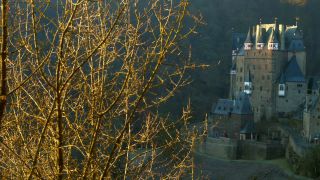 Link to Video | Rhineland-Palatinate, tourist destination, Eifel, Eltz Castle, castle, forest, nature, architectural structure