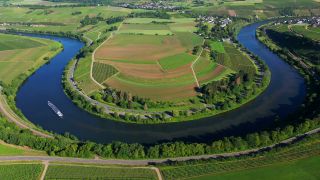 Link to Video | landscape, Upper Moselle, Moselle, Germany, Rheinland-Pfalz, Palzem, river, aerial shot, Palzem
