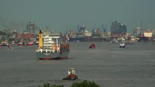 Link to Video | Hamburg, cargo ship, transport, cargo shipping, maritime transport, Elbe, Germany, mode of transport, transport infrastructure, port, transport