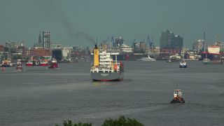 Link to Video | Hamburg, cargo ship, transport, cargo shipping, maritime transport, Elbe, Germany, mode of transport, transport infrastructure, port, transport