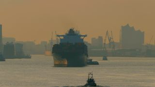 Link to Video | Hamburg, cargo ship, waterway, cargo shipping, Großes Containerschiff, Elbe, container ship, logistics, Germany, Seeschifffahrtsstraße, mode of transport, sea shipping, transport infrastructure, river, port, container shipping, transport, morning, thoroughfare