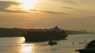 Link to Video | Hamburg, cargo ship, waterway, cargo shipping, Großes Containerschiff, Elbe, container ship, logistics, Germany, Seeschifffahrtsstraße, mode of transport, sea shipping, transport infrastructure, river, port, container shipping, transport, morning, thoroughfare