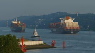 Link to Video | Hamburg, waterway, transport, maritime transport, Elbe, logistics, Germany, mode of transport, river, transport, thoroughfare