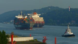 Link to Video | Hamburg, waterway, transport, maritime transport, Elbe, logistics, Germany, mode of transport, river, transport, thoroughfare
