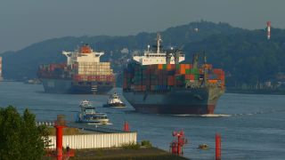Link to Video | Hamburg, waterway, transport, maritime transport, Elbe, logistics, Germany, mode of transport, river, transport, thoroughfare