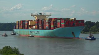 Link to Video | Hamburg, cargo ship, waterway, transport, body of water, maritime transport, Elbe, container ship, Germany, mode of transport, sea shipping, river, container shipping, transport