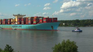 Link zum Video | Hamburg, Frachtschiff, Wasserstraße, Transport, Gewässer, Schifffahrt, Elbe, Containerschiff, Deutschland, Verkehrsträger, Seeschifffahrt, Fluss, Containerschifffahrt, Transport