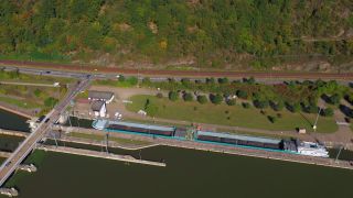 Link to Video | lock, cargo ship, landscape, bird's-eye view, Rhineland-Palatinate, canal, cargo shipping, Saar, maritime transport, Germany, Staustufe Serrig, water transport, Serrig, barrage, aerial shot, Serrig, human-made geographic feature, architectural structure