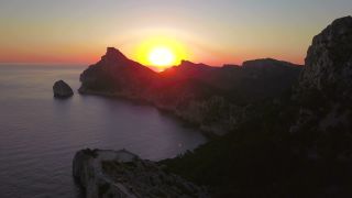 Link zum Video | Cap Formentor, Vogelperspektive, Tourismusziel, Meer, Steilküste, Kap, Insel, Landform, Spanien, Luftaufnahme, Mittelmeer, Sehenswürdigkeit, Balearische Inseln, Vogelperspektive, Mittelmeerraum, Mallorca, Küste, Mittelmeer