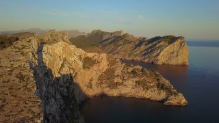 Link zum Video | Landschaft, Meer, Steilküste, Kap, Spanien, Luftaufnahme, Mittelmeer, Balearische Inseln, Mittelmeerraum, Natur, Mallorca, Mittelmeer