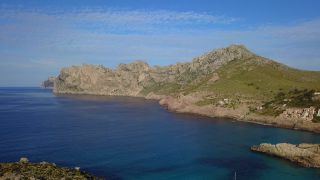 Link zum Video | Cala Barques, Cap Formentor, Meer, Ort, Bucht, Gebirge, Mittelmeer, Cala Sant Vicenç, Majorca, Balearische Inseln, Mallorca, Mittelmeerraum, Mallorca, Mittelmeer