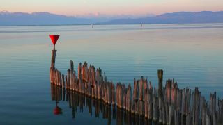 Link zum Video | Alpen, Deutschland, Wellenbrecher, See, Wasser, Bodensee, Süddeutschland, Gebirge, Wasserburg, Holzzaun, Binnengewässer, Baden-Württemberg