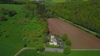 Link zum Video | Landschaft, Vogelperspektive, Rheinland-Pfalz, Deutschland, Acker, Wald, Luftaufnahme, Dorf, Fisch, Natur, Saargau