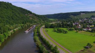 Link to Video | cargo ship, bird's-eye view, Rhineland-Palatinate, cargo shipping, municipality, body of water, physical location, Germany, mode of transport, watercourse, river, aerial shot, Dorf, Serrig, transport, Trier-Saarburg