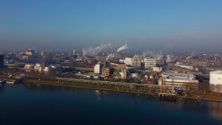 Link to Video | Rhineland-Palatinate, chemical industry, Ludwigshafen, industrial zone, industrial plant, Rhine, industrial sector, BASF