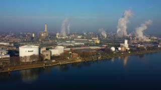 Link to Video | Rhineland-Palatinate, chemical industry, Ludwigshafen, industrial zone, industrial plant, Rhine, industrial sector, BASF