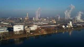 Link to Video | Rhineland-Palatinate, chemical industry, Ludwigshafen, industrial zone, industrial plant, Rhine, industrial sector, BASF