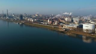 Link to Video | Rhineland-Palatinate, chemical industry, Ludwigshafen, industrial zone, industrial plant, Rhine, industrial sector, BASF
