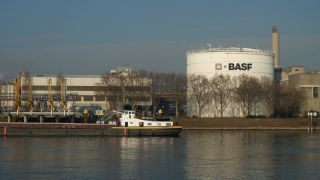 Link to Video | Rhineland-Palatinate, chemical industry, Ludwigshafen, industrial zone, industrial plant, Rhine, industrial sector, BASF