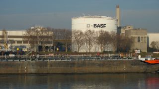 Link to Video | Rhineland-Palatinate, chemical industry, Ludwigshafen, industrial zone, industrial plant, Rhine, industrial sector, BASF