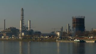 Link to Video | Rhineland-Palatinate, chemical industry, Ludwigshafen, industrial zone, industrial plant, Rhine, industrial sector, BASF