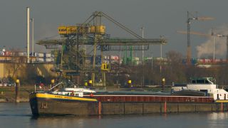 Link to Video | Rhineland-Palatinate, chemical industry, Ludwigshafen, industrial zone, industrial plant, Rhine, industrial sector, BASF