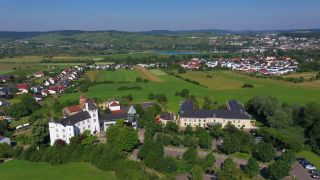 Link to Video | landscape, bird's-eye view, Saarland, casino, Upper Moselle, Germany, hotel, Schloß Berg, Nennig, Luxembourg, aerial shot, Remich